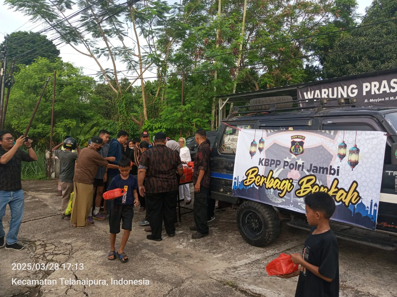 Jalin Silaturahmi di Bulan Suci Ramadhan, KBPP Polri Kota Jambi Bagi-Bagi Takjil dan Buka Bersama