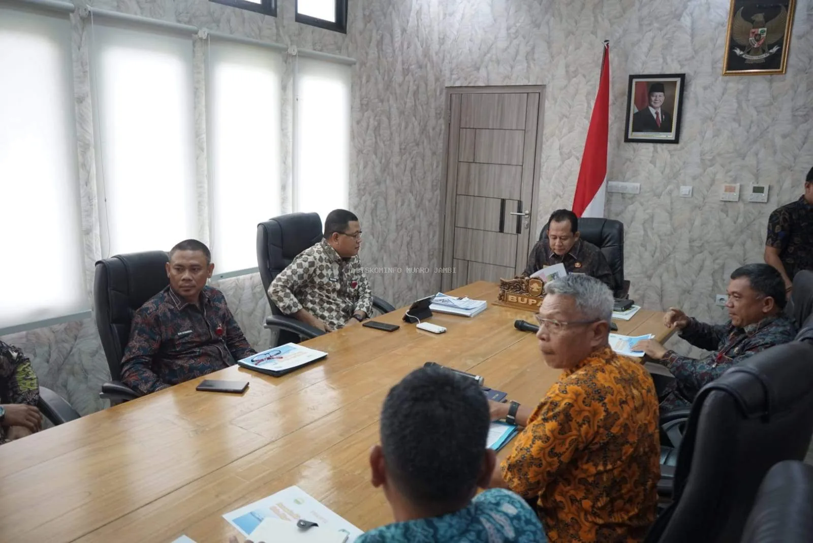 Daerah Bupati Kabupaten Muaro Jambi Bambang Bayu Suseno SP MM M.S.i Memimpin Rapat Terkait PDAM Bupati Kabupaten Muaro Jambi Bambang Bayu Suseno SP MM M.S.i Memimpin Rapat Terkait PDAM
