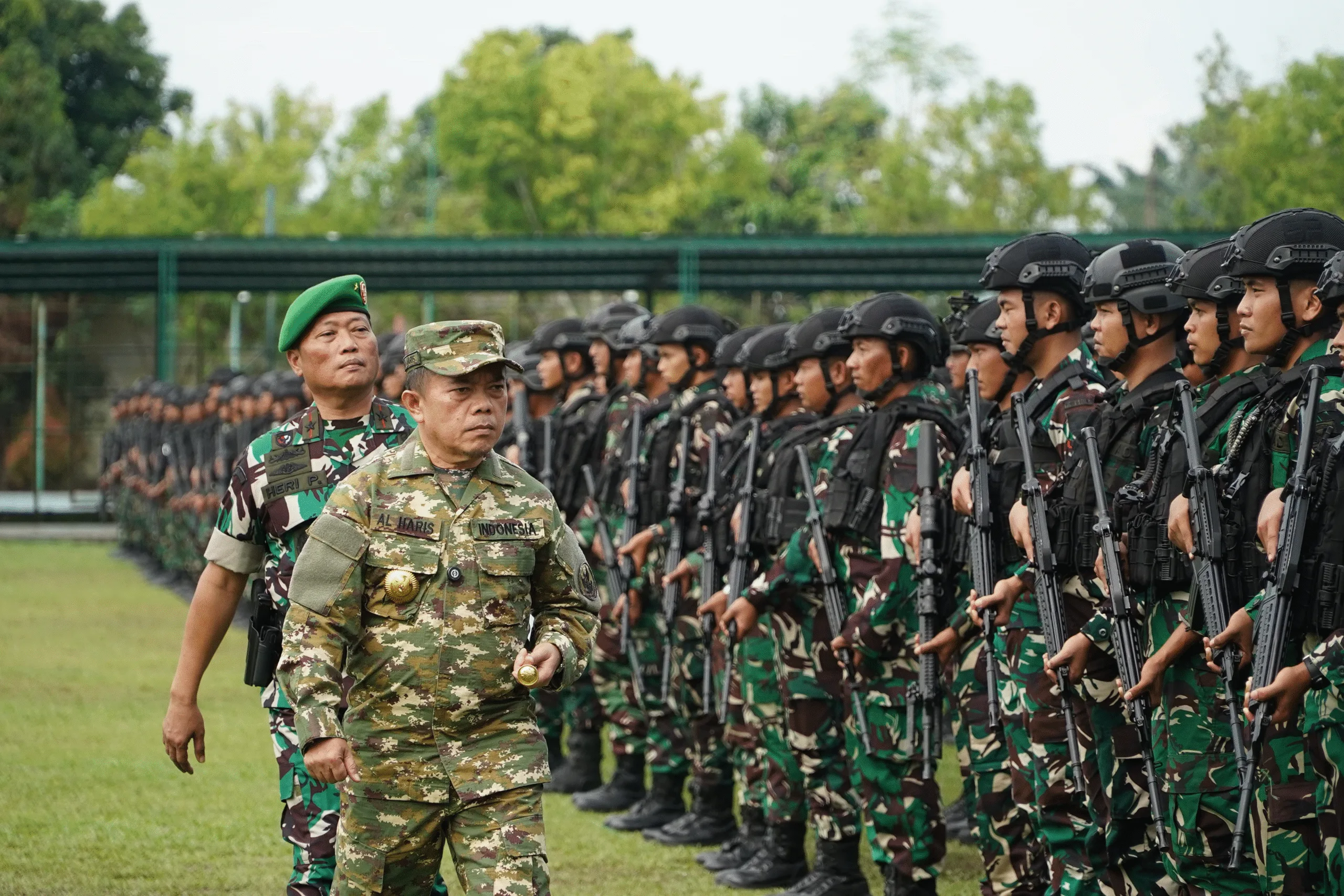 Gubernur Al Haris melepas Keberangkatan Batalyon Infanteri Raider 142 KOREM Jambi ke Papua. (Diskominfo Provinsi Jambi)